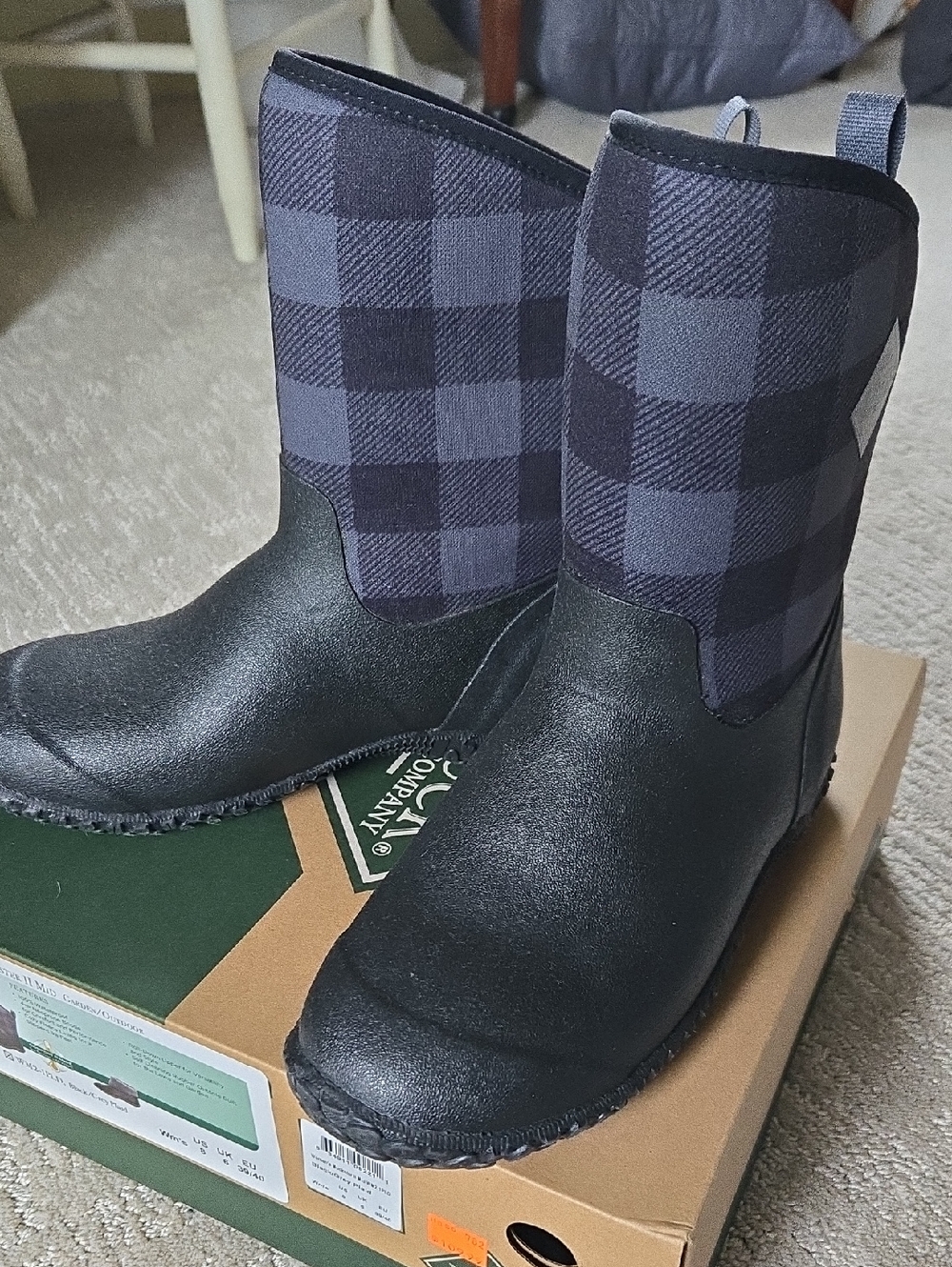 Muck Boot. Plaid Mid-Calf Boots in Black and Dark Gray
